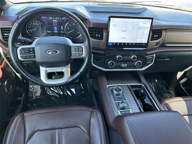 Photo of 2022 Iconic Silver Metallic Ford Expedition