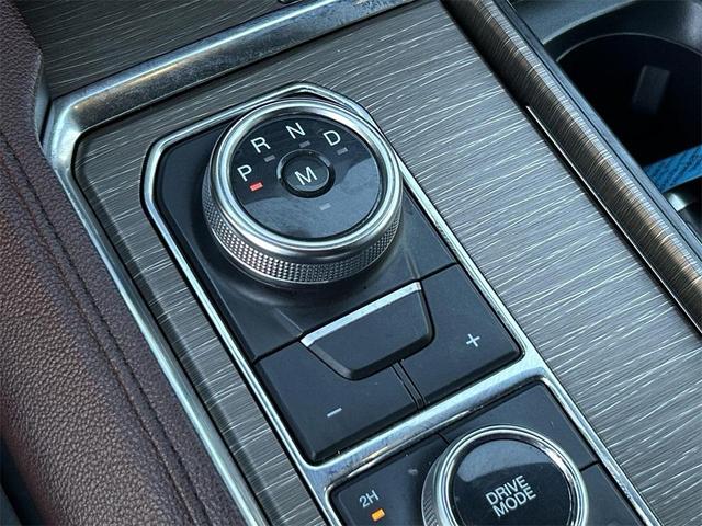Photo of 2022 Iconic Silver Metallic Ford Expedition