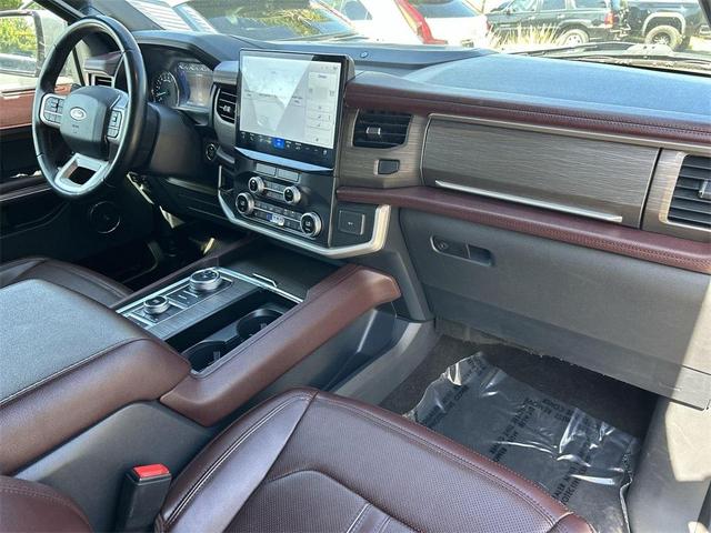 Photo of 2022 Iconic Silver Metallic Ford Expedition