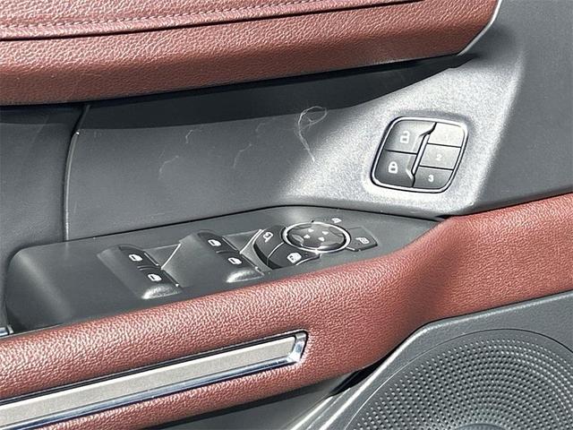 Photo of 2022 Iconic Silver Metallic Ford Expedition