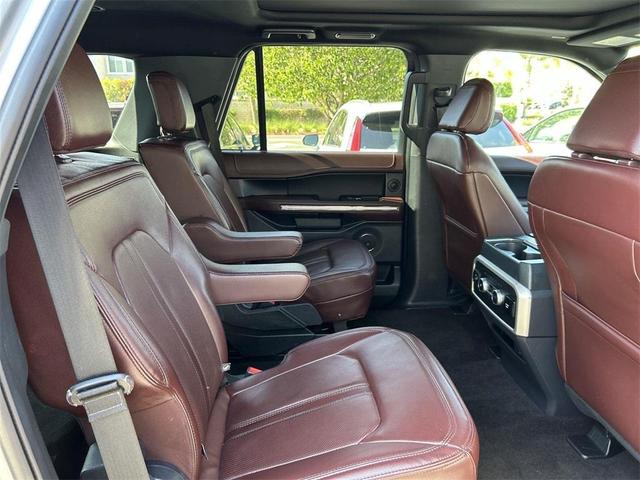 Photo of 2022 Iconic Silver Metallic Ford Expedition