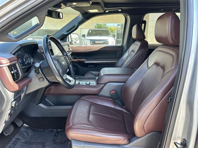 Photo of 2022 Iconic Silver Metallic Ford Expedition