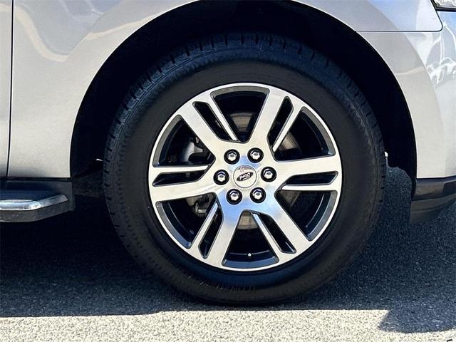 Photo of 2022 Iconic Silver Metallic Ford Expedition