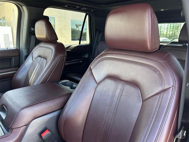 Photo of 2022 Iconic Silver Metallic Ford Expedition