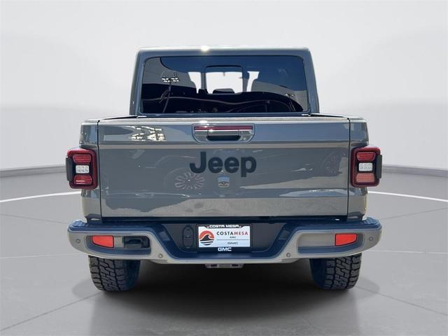 Photo of 2023 Sting Gray Clearcoat Jeep Gladiator