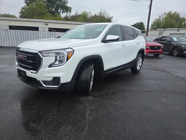 Photo of 2024 Summit White GMC Terrain