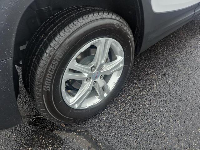 Photo of 2024 Summit White GMC Terrain