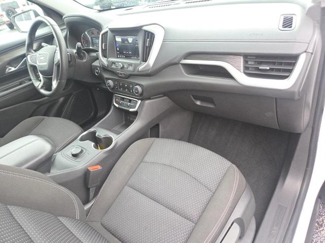 Photo of 2024 Summit White GMC Terrain