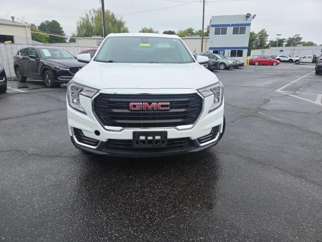 Photo of 2024 Summit White GMC Terrain
