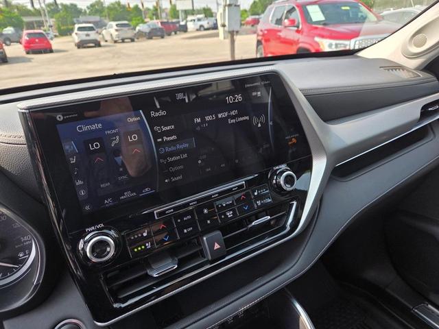 Photo of 2021 Gray Toyota Highlander