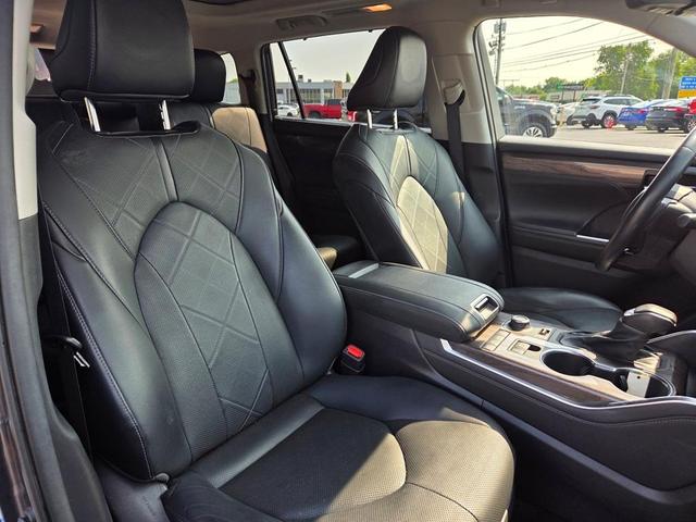 Photo of 2021 Gray Toyota Highlander