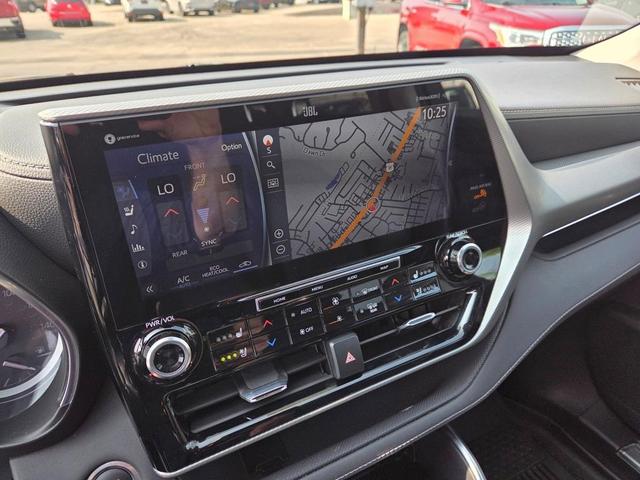 Photo of 2021 Gray Toyota Highlander