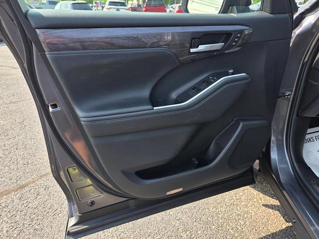 Photo of 2021 Gray Toyota Highlander