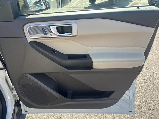 Photo of 2020 White Ford Explorer
