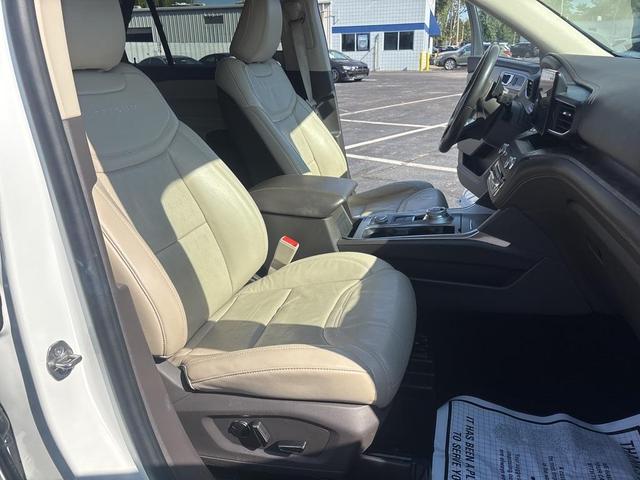 Photo of 2020 White Ford Explorer