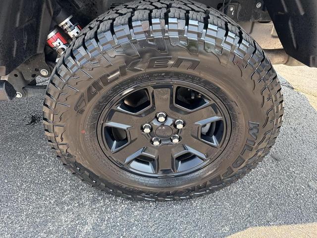 Photo of 2023 Silver Zynith Clearcoat Jeep Gladiator