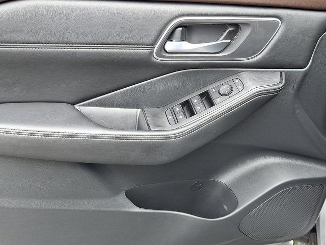 Photo of 2021 Brilliant Silver Metallic Nissan Rogue