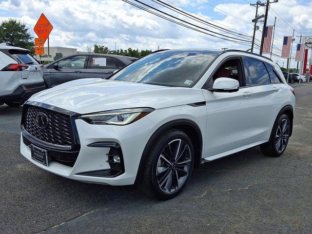 Photo of 2024 Radiant White INFINITI QX50