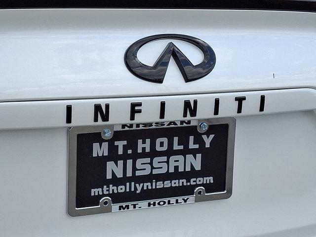 Photo of 2024 Radiant White INFINITI QX50