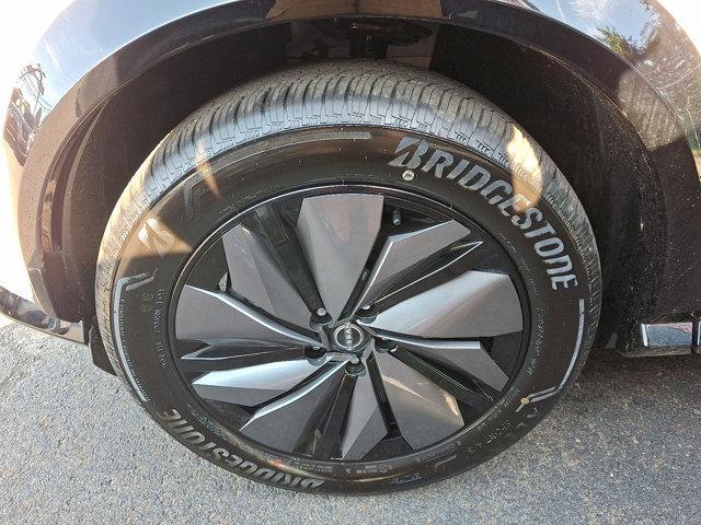 Photo of 2024 Everest White Pearl Tricoat/Black Diamond Pearl Nissan ARIYA