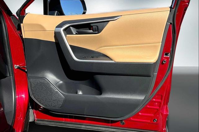 Photo of 2019 Ruby Flare Pearl Toyota RAV4