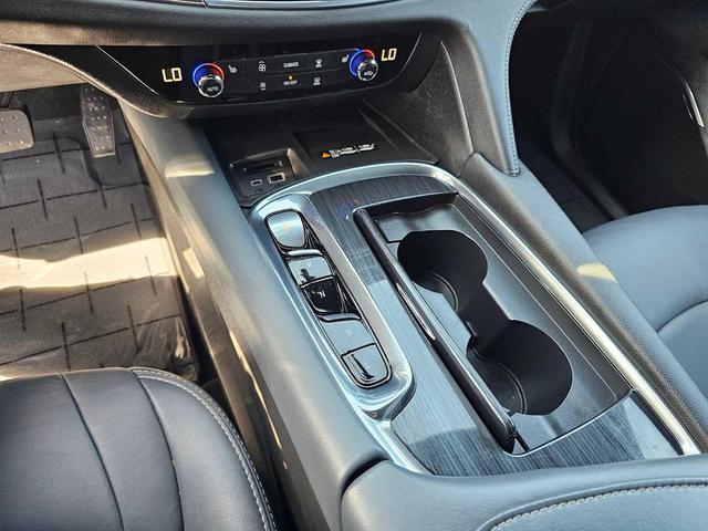 Photo of 2023 White Buick Enclave