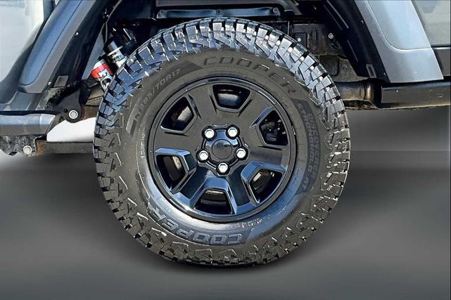 Photo of 2021 Gray Jeep Gladiator