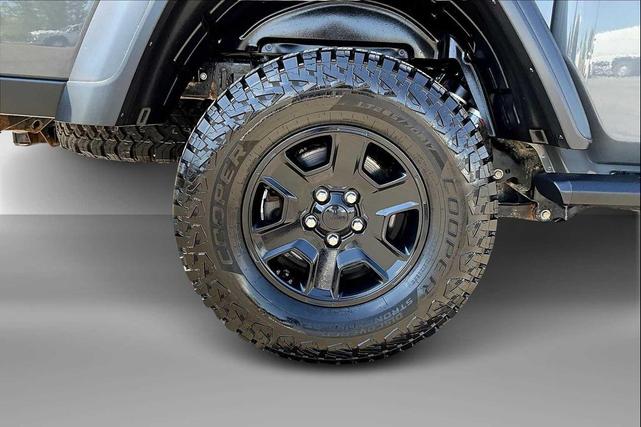 Photo of 2021 Gray Jeep Gladiator