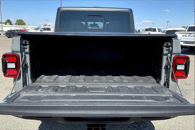 Photo of 2021 Gray Jeep Gladiator
