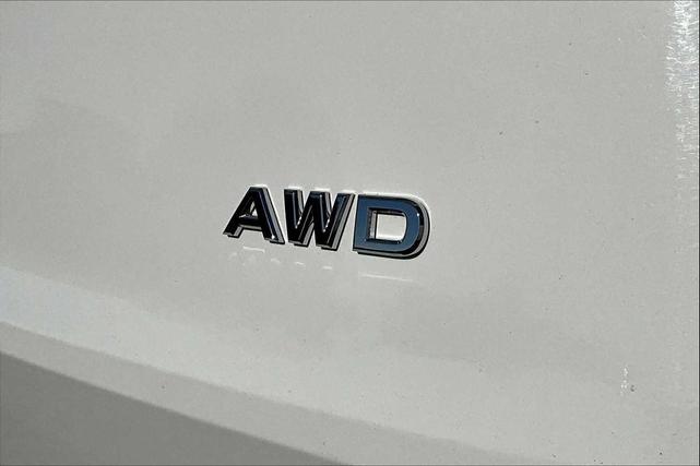Photo of 2021 Glacier White Nissan Rogue