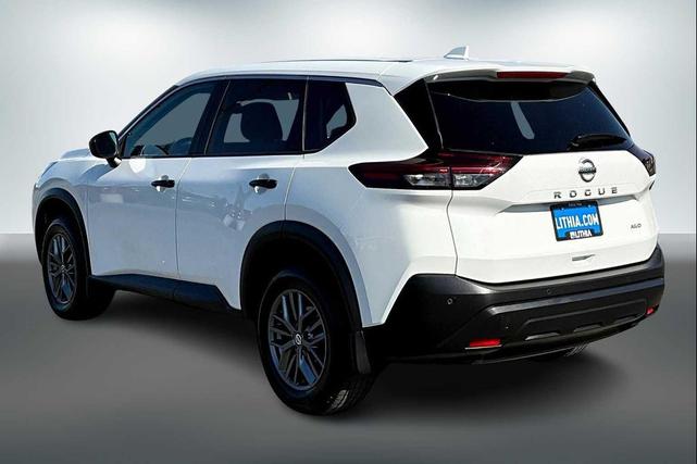 Photo of 2021 Glacier White Nissan Rogue