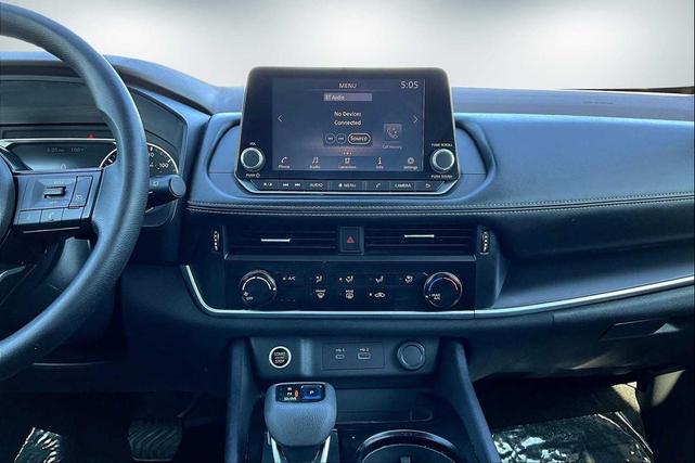 Photo of 2021 Glacier White Nissan Rogue