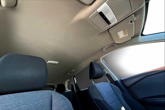 Photo of 2021 Glacier White Nissan Rogue