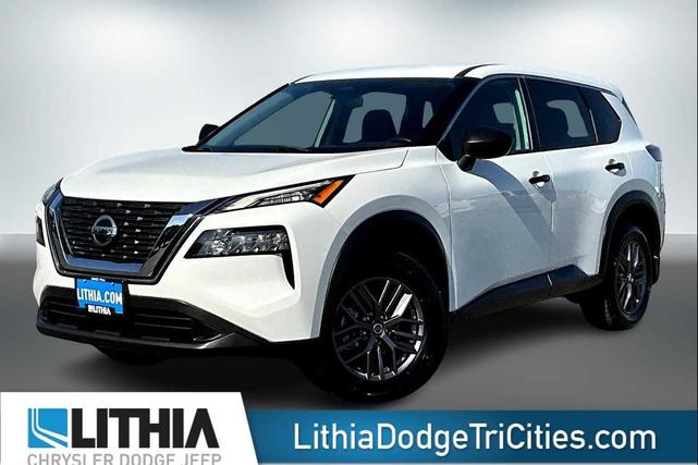 Photo of 2021 Glacier White Nissan Rogue