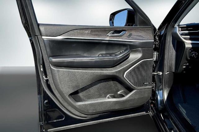 Photo of 2023 Diamond Black Jeep Grand Cherokee 4xe