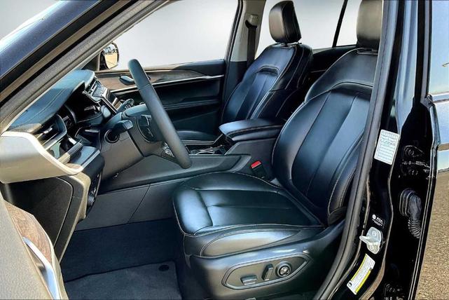 Photo of 2023 Diamond Black Jeep Grand Cherokee 4xe