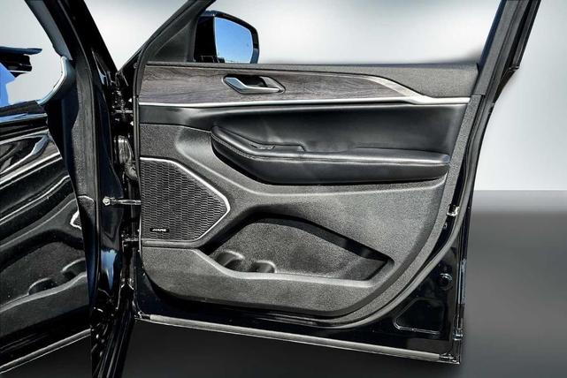 Photo of 2023 Diamond Black Jeep Grand Cherokee 4xe