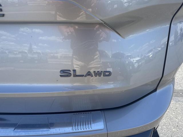 Photo of 2025 Champagne Silver Metallic Super Black Nissan Rogue