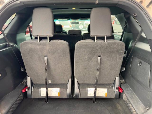 Photo of 2017 White Platinum Metallic Tri-Coat Ford Explorer