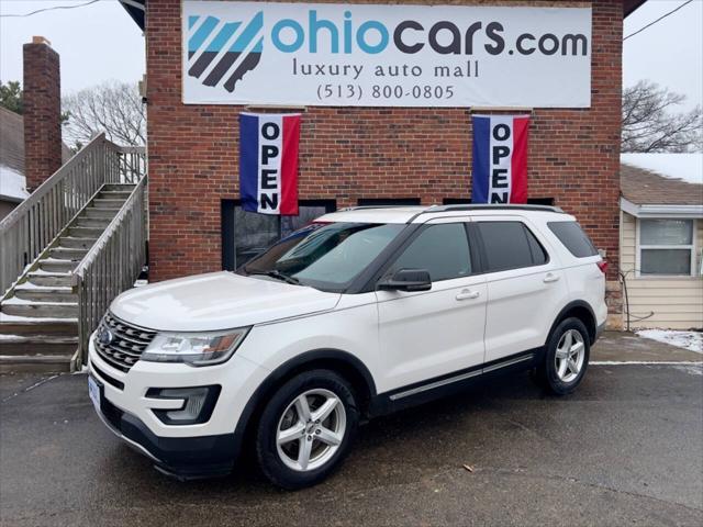 Photo of 2017 White Platinum Metallic Tri-Coat Ford Explorer