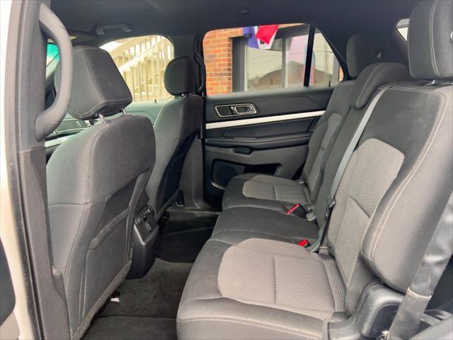 Photo of 2017 White Platinum Metallic Tri-Coat Ford Explorer