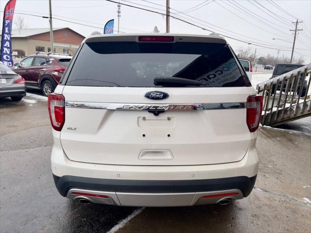 Photo of 2017 White Platinum Metallic Tri-Coat Ford Explorer