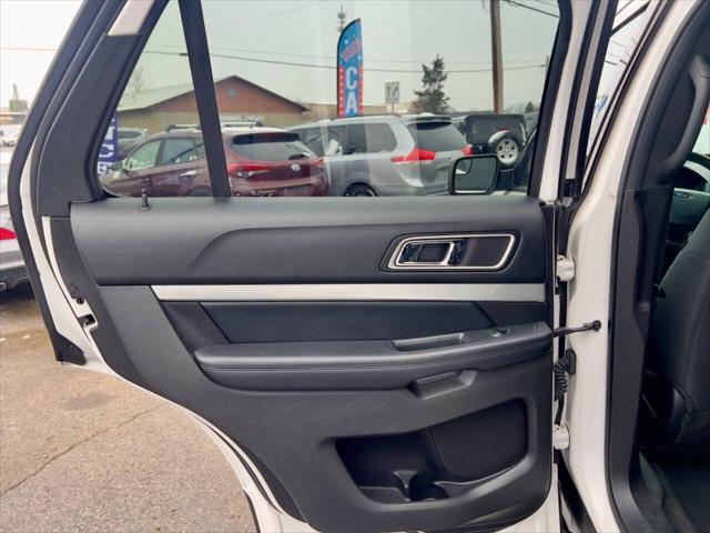 Photo of 2017 White Platinum Metallic Tri-Coat Ford Explorer
