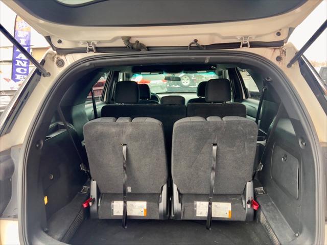 Photo of 2017 White Platinum Metallic Tri-Coat Ford Explorer