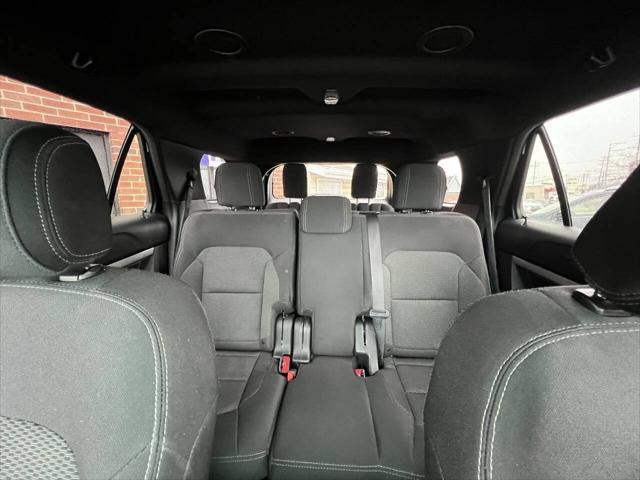 Photo of 2017 White Platinum Metallic Tri-Coat Ford Explorer
