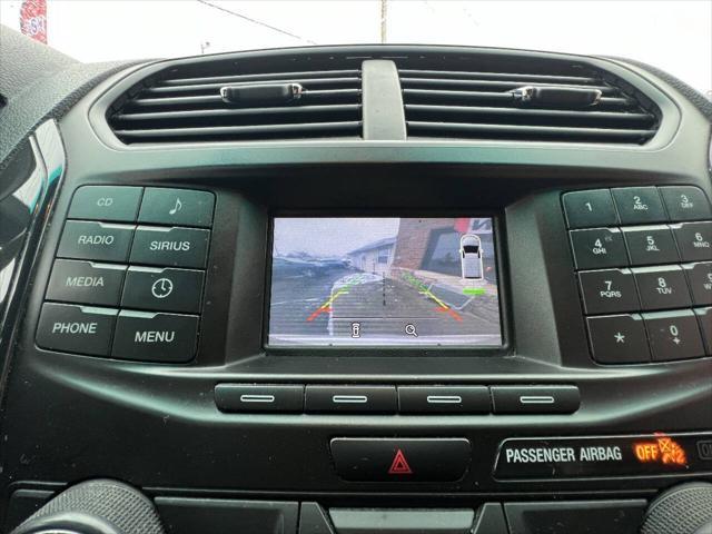 Photo of 2017 White Platinum Metallic Tri-Coat Ford Explorer