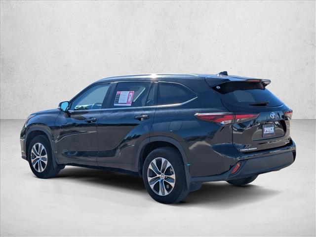 Photo of 2024 Midnight Black Metallic Toyota Highlander