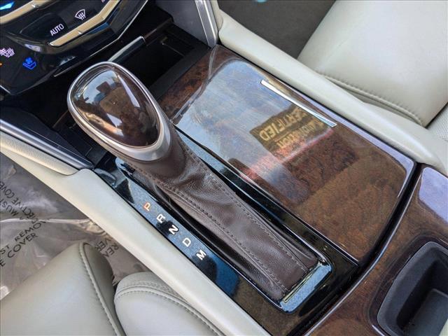 Photo of 2016 Crystal White Tricoat Cadillac XTS