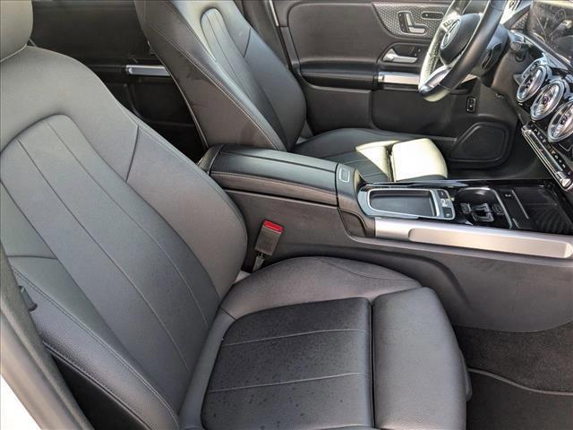 Photo of 2024 Polar White Mercedes-Benz GLB 250