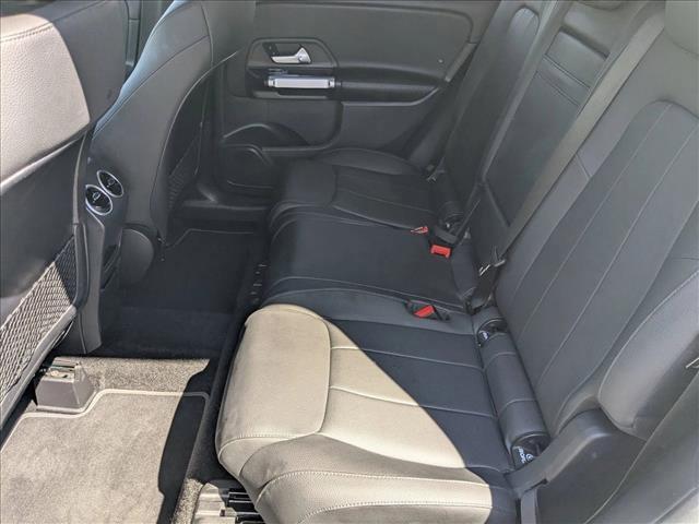 Photo of 2024 Polar White Mercedes-Benz GLB 250